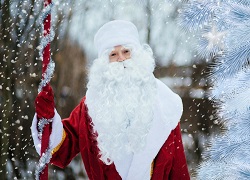 В Новогоднюю ночь Дед мороз поздравил детей поселка с Новым годом